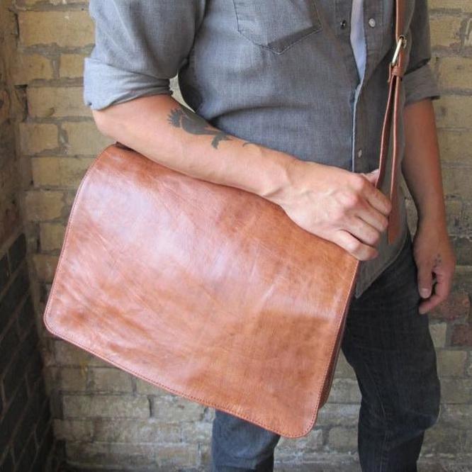 Victor Leather Messenger Bag Light Brown - Artisan Stories