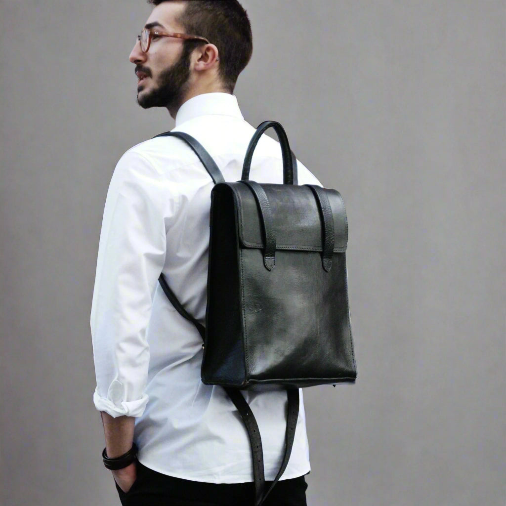 Vintage Closure Leather Backpack Bowie In Black - Artisan Stories