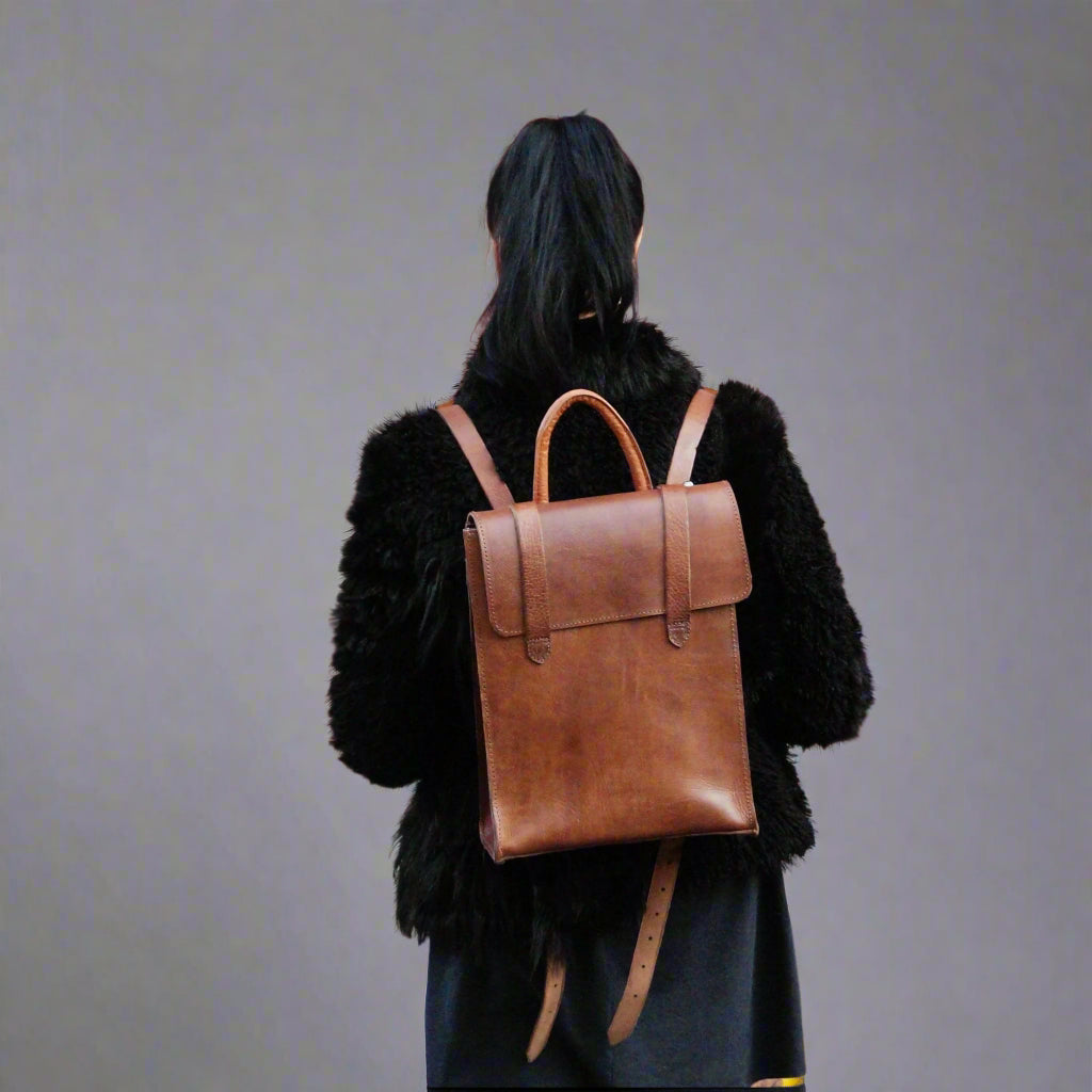 Vintage Closure Leather Backpack Bowie In Tan Brown - Artisan Stories