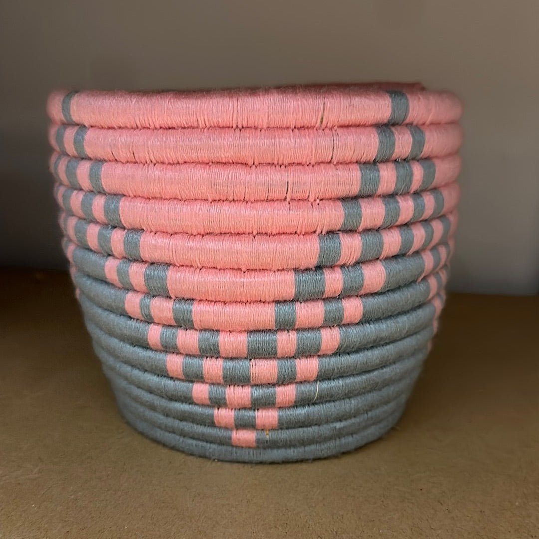 Grey Plant wool pot with Pink design - Artisan Stories