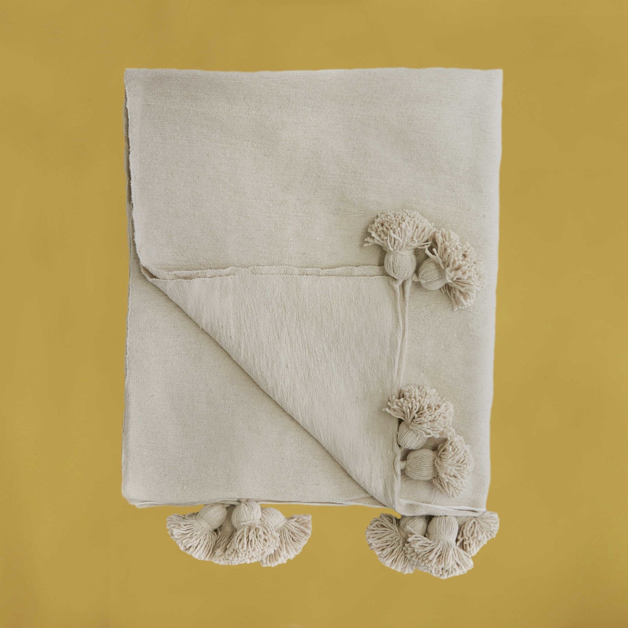 Pom Pom White Blankets - Artisan Stories