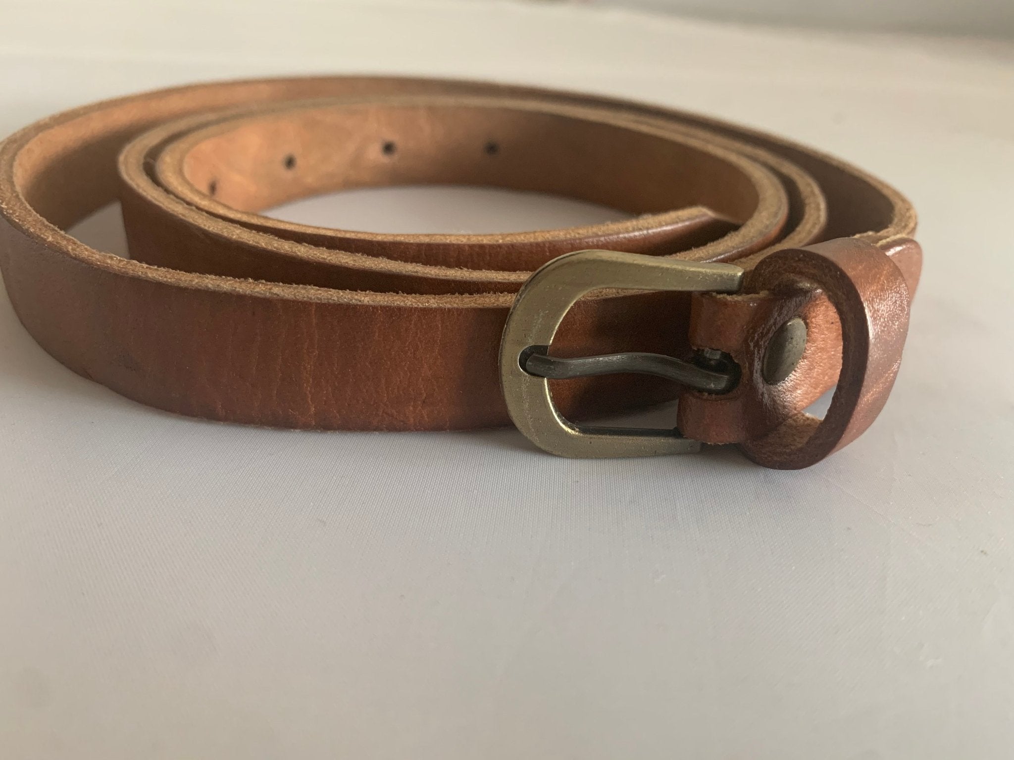 Skinny leather belt - Artisan Stories